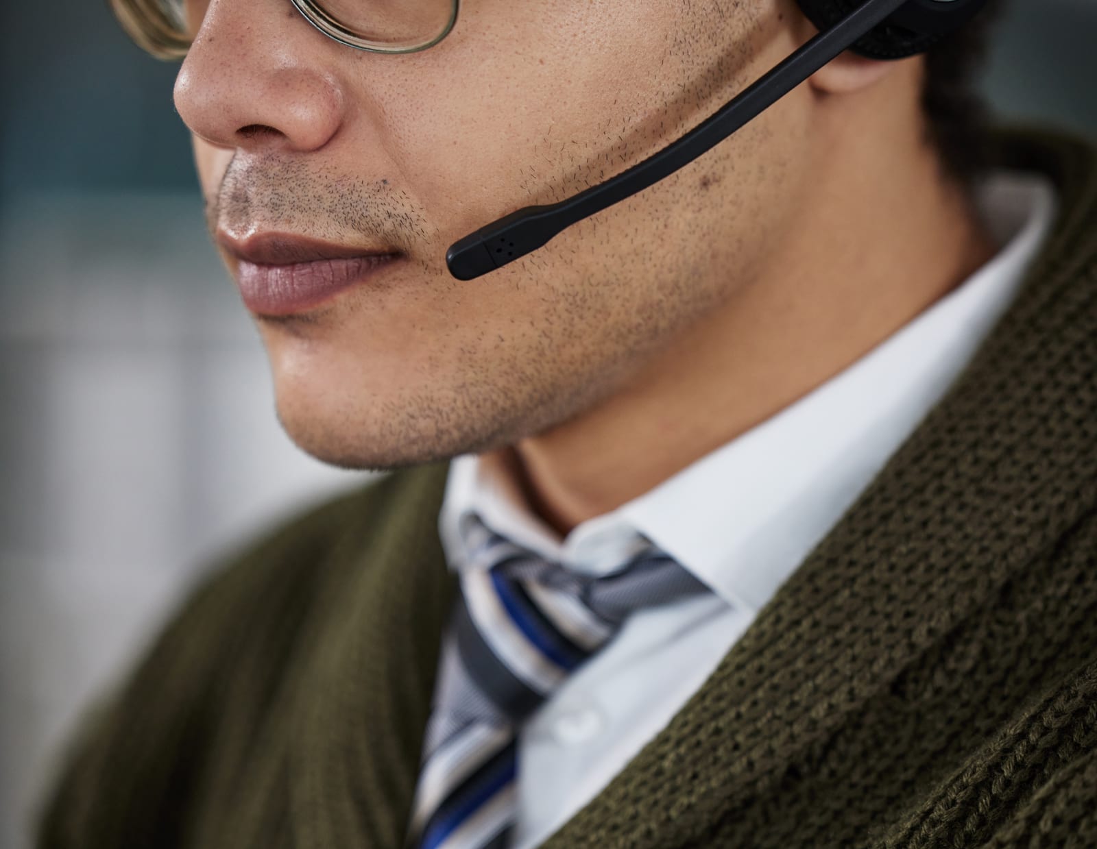 Close-up of a support technician wearing a telephone headset microphone, representing phone-based technical support